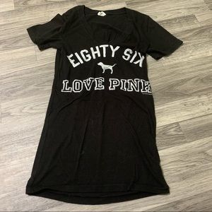 🌿Victoria’s Secret PINK Black v-neck T-Shirt; XS